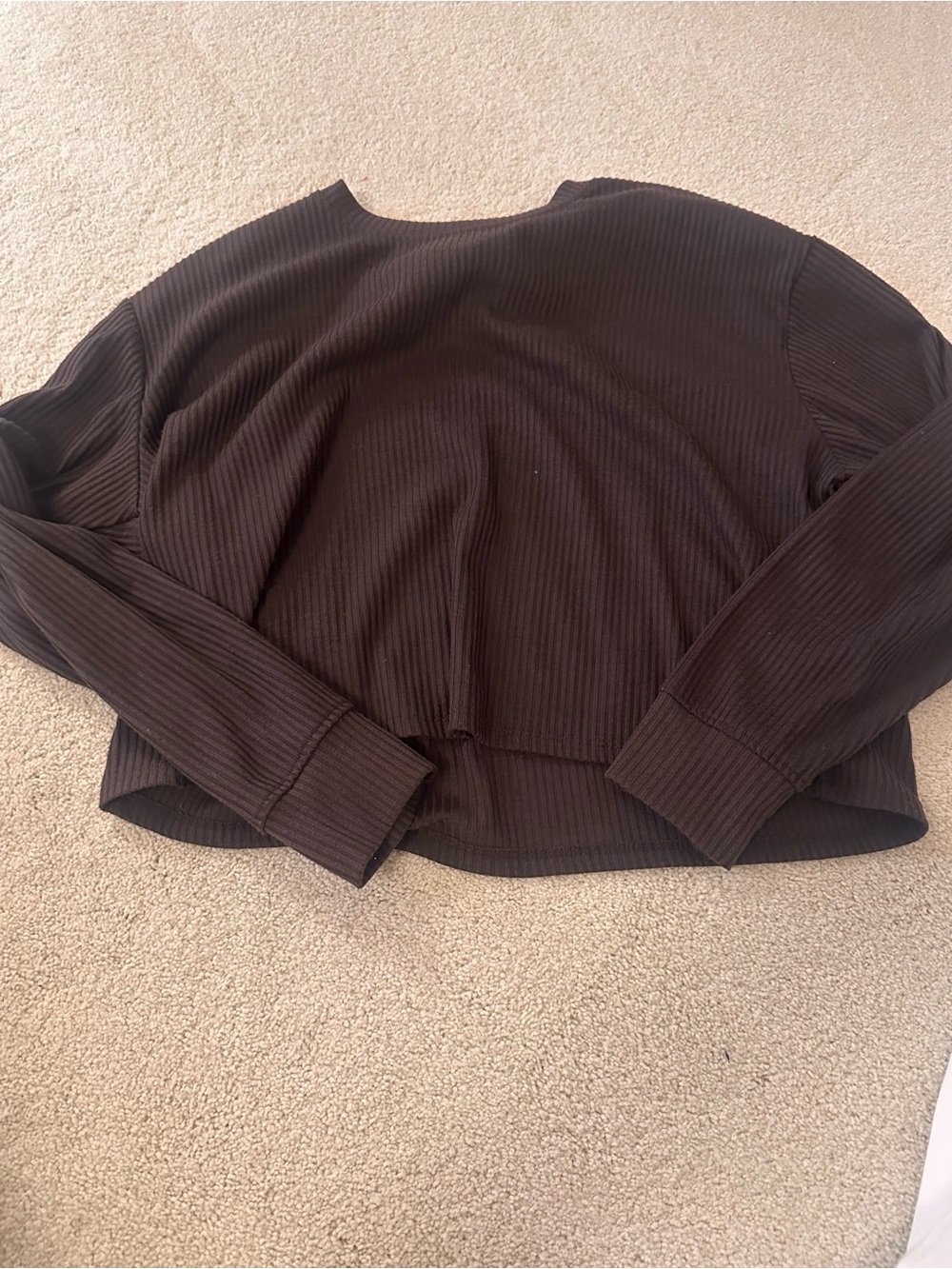 Women’s Black Ribbed Long-Sleeve Crop Top
